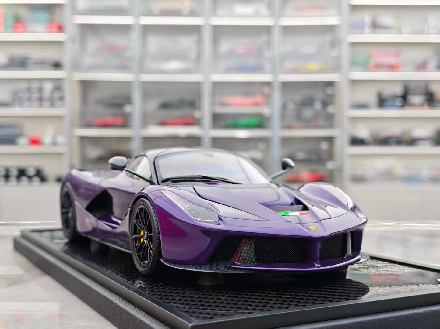 BBR 1/18 Ferrari LaFerrari, fully opening diecast model, carbon fiber base custom edition, Dubai Purple (BB8182237DDJ)