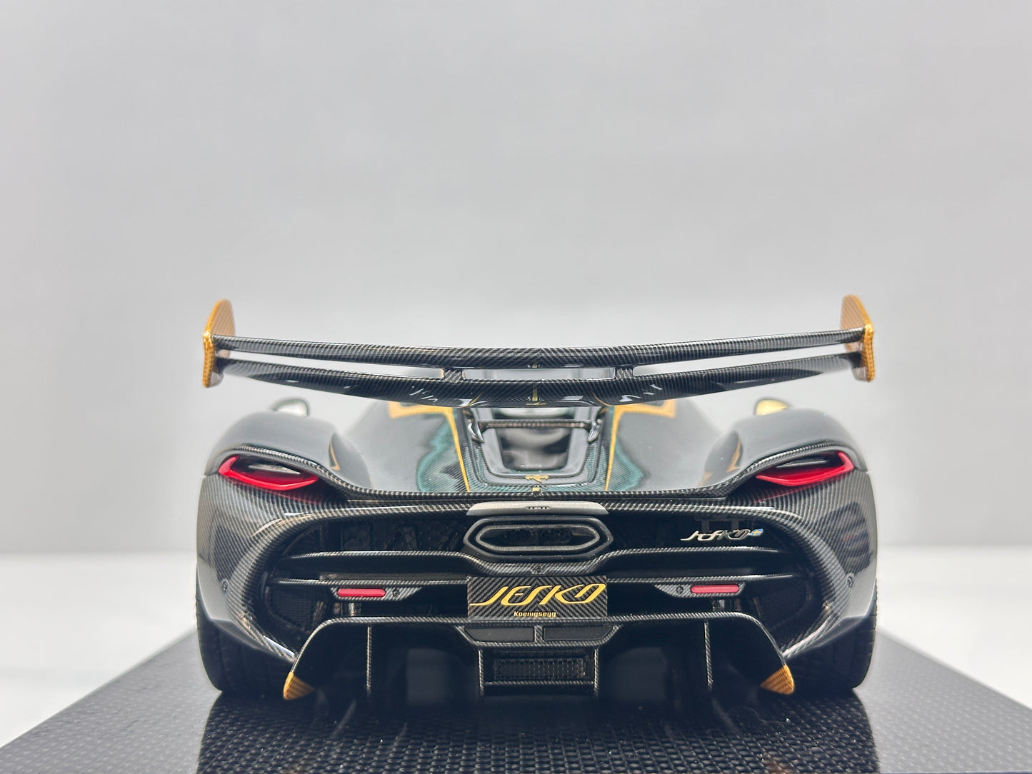 FRONTIART 1/18 Koenigsegg Jesko Carbon Gold FA197