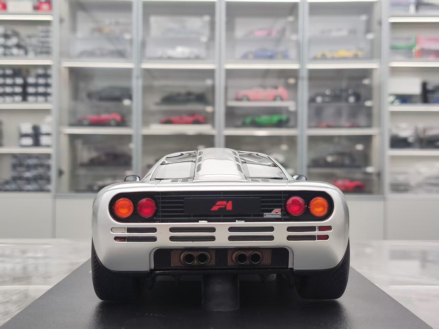 GT Spirit 1/18 McLaren FI ROADCAR Silver CLDC045