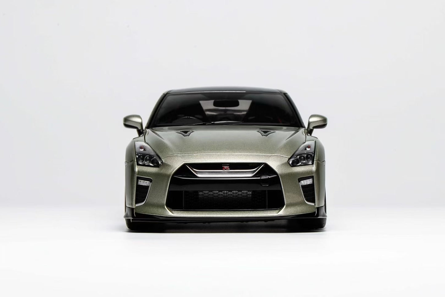 MH 1/18 Nissan GTR R35 All-Opening Alloy Car Model Ornament