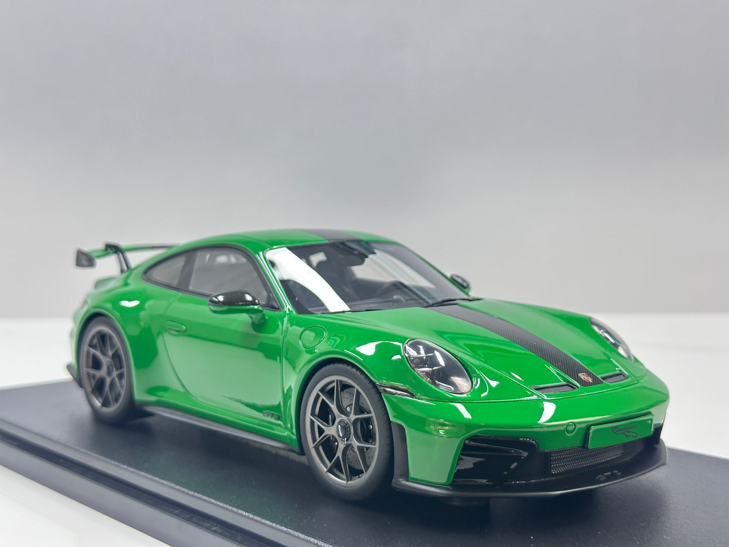 GT Spirit 1/18 Porsche 911 [992.2] GT3 WP Green GT576