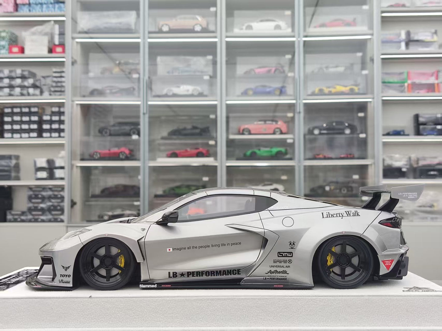 BBA MODEL 1/18 Corvette C8 LB Widebody Modified, Tungsten Silver BBA037