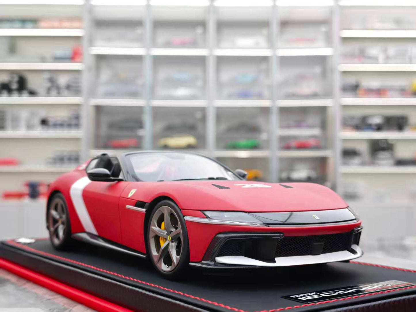 MR 1/18 Ferrari 12 Cilindri Convertible FE044SE5