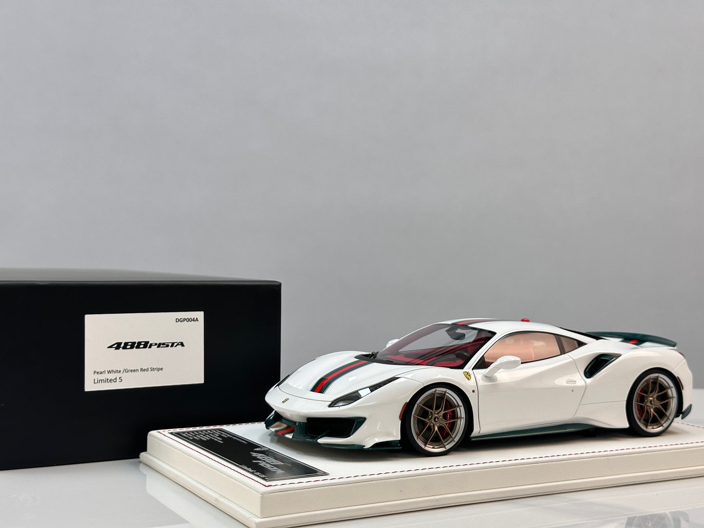DM Pro 1:18 Ferrari 488P (White Base) — Style D: GUCCI Edition — Fully Opening Resin Model (DGP004A)