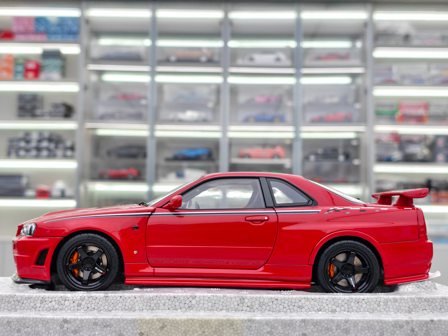 MOTORHELIX 1/18 Nissan Skyline GT-R (R34) Customized Version, Red MH328