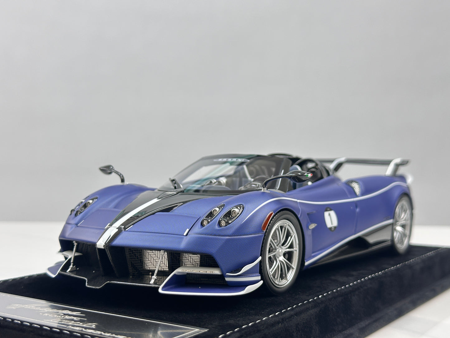 HH Model 1/18 Pagani Huayra Matte Blue & Carbon Black HH663