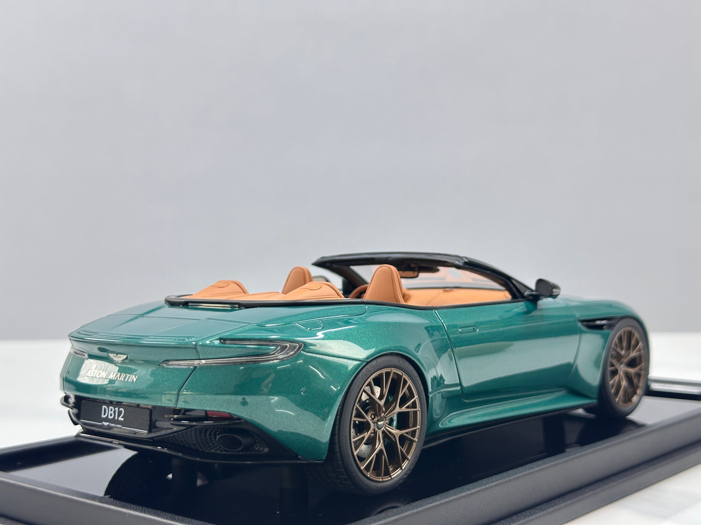 Xiaoguang Model & MotorHelix 1/18 Aston Martin DB12 Volante Convertible – Green (MH385)