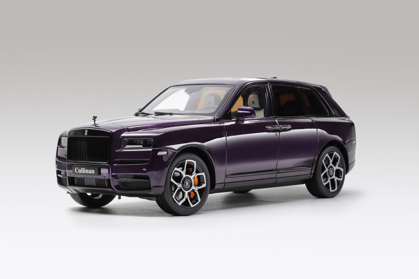 OEM leather version, 1/18 scale alloy full-opening Rolls-Royce Cullinan BB fishing seat version