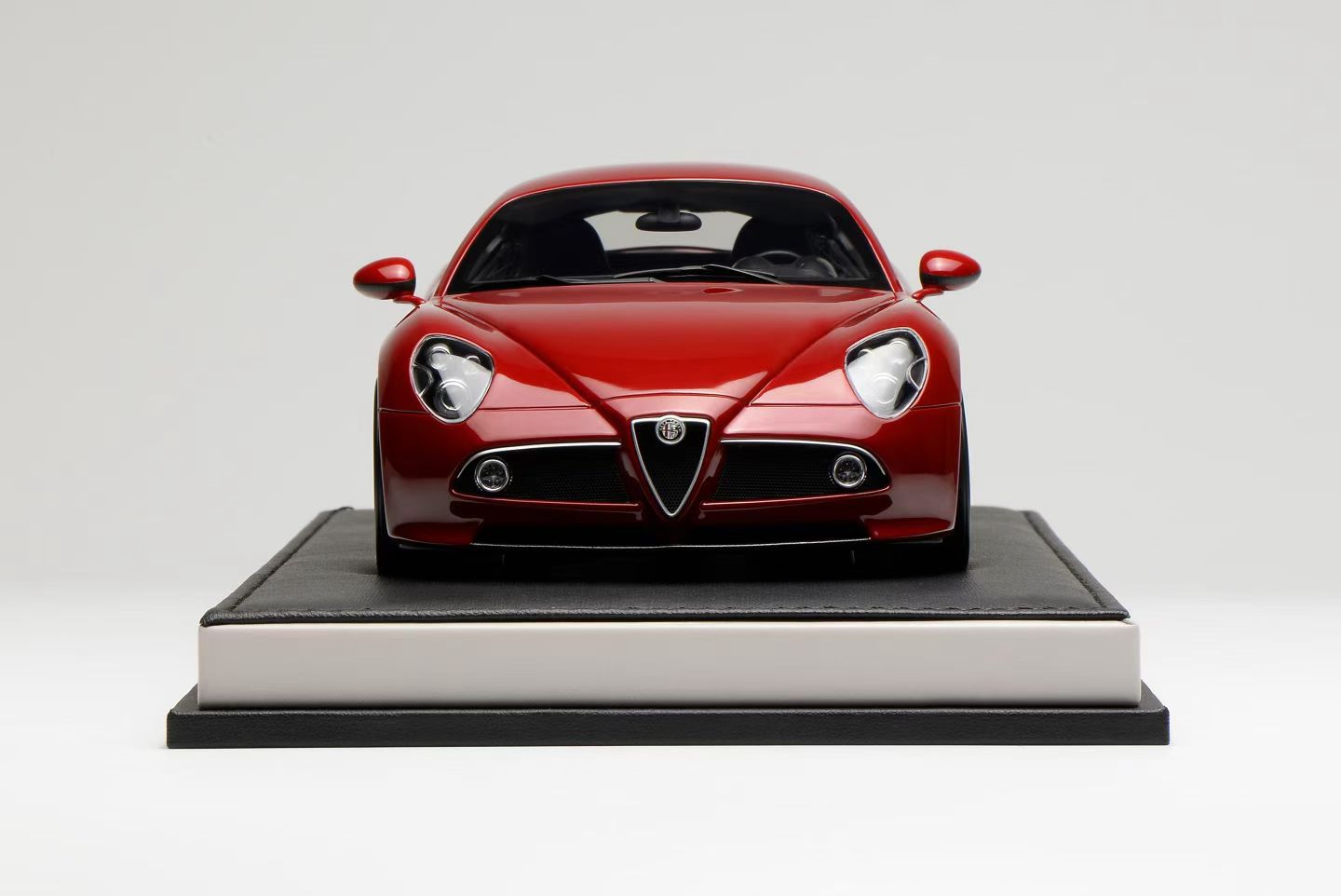 MOTORHELIX 1/18 Alfa Romeo 8C Competizione 2008 Alfa Red