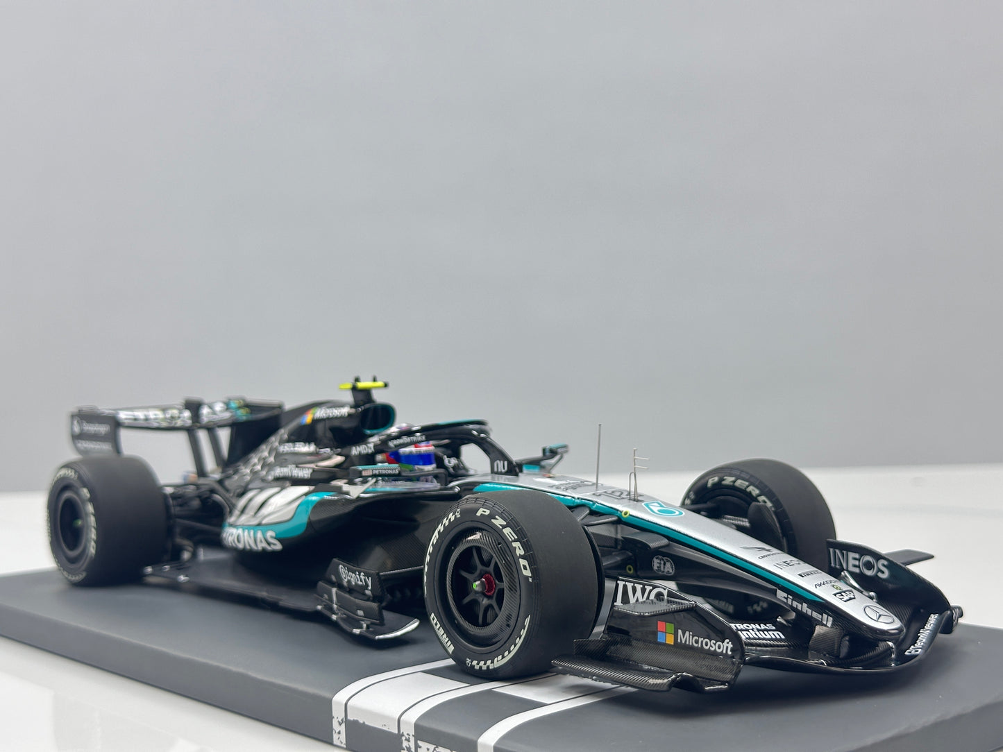 MINICHAMPS 1/18 Mercedes-AMG PETRONAS F1 Team W17 K. Antonelli – 2026 Chinese Grand Prix Winner, Silver Livery (117260212)