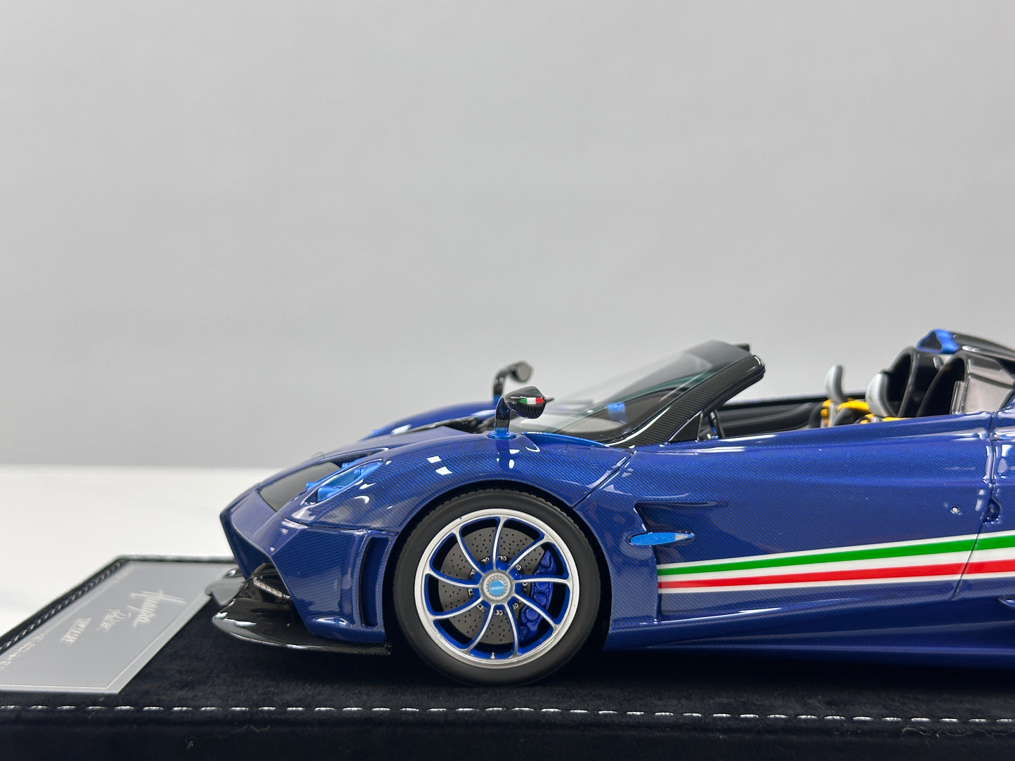 HH Model 1/18 Pagani Huayra Air Force Edition HH664