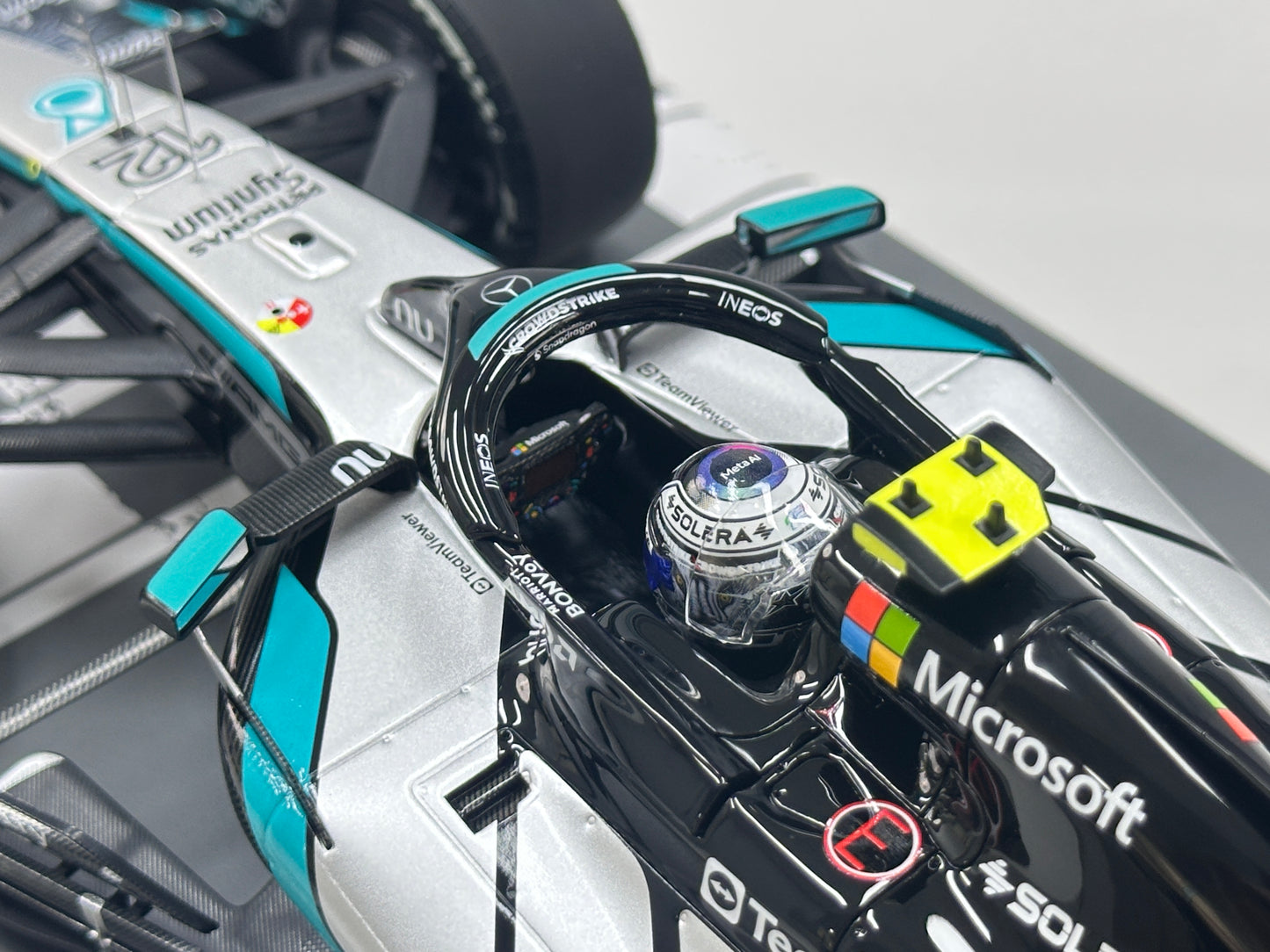 MINICHAMPS 1/18 Mercedes-AMG PETRONAS F1 Team W17 (K. Antonelli – 2026 Japanese Grand Prix Winner) – Silver Livery (117260312)