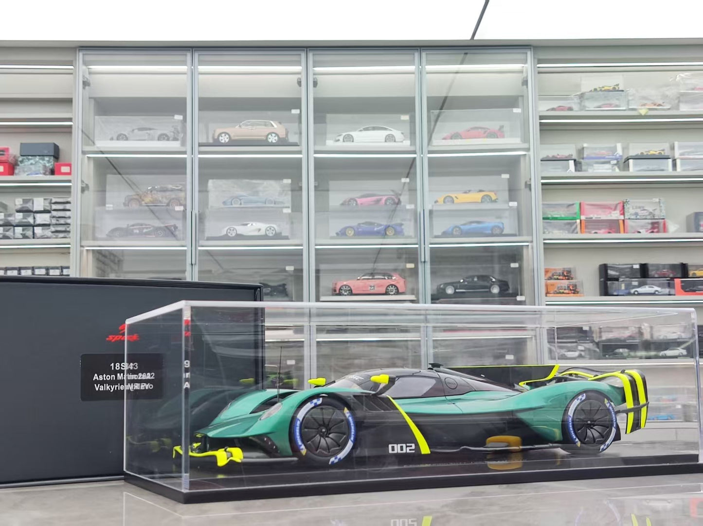 Spark 1/18 Aston Martin Valkyrie AMR Pro 2022 Green 18S943