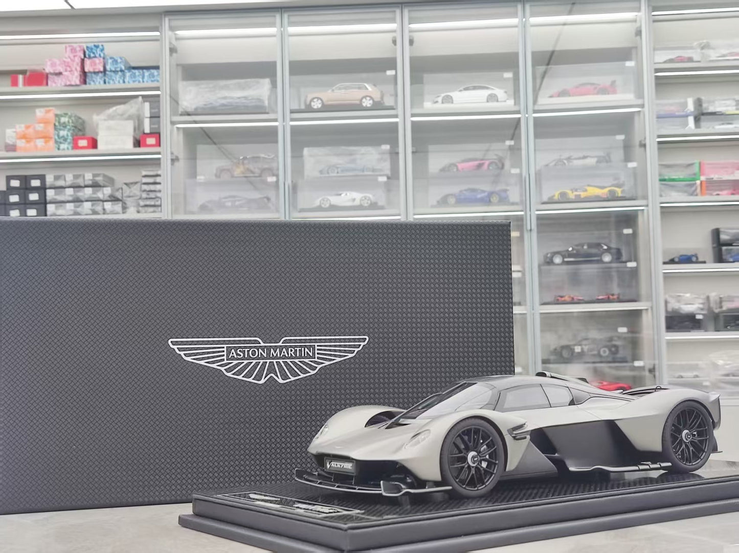 FRONTIART 1/18 Aston Martin Valkyrie Silver FA182
