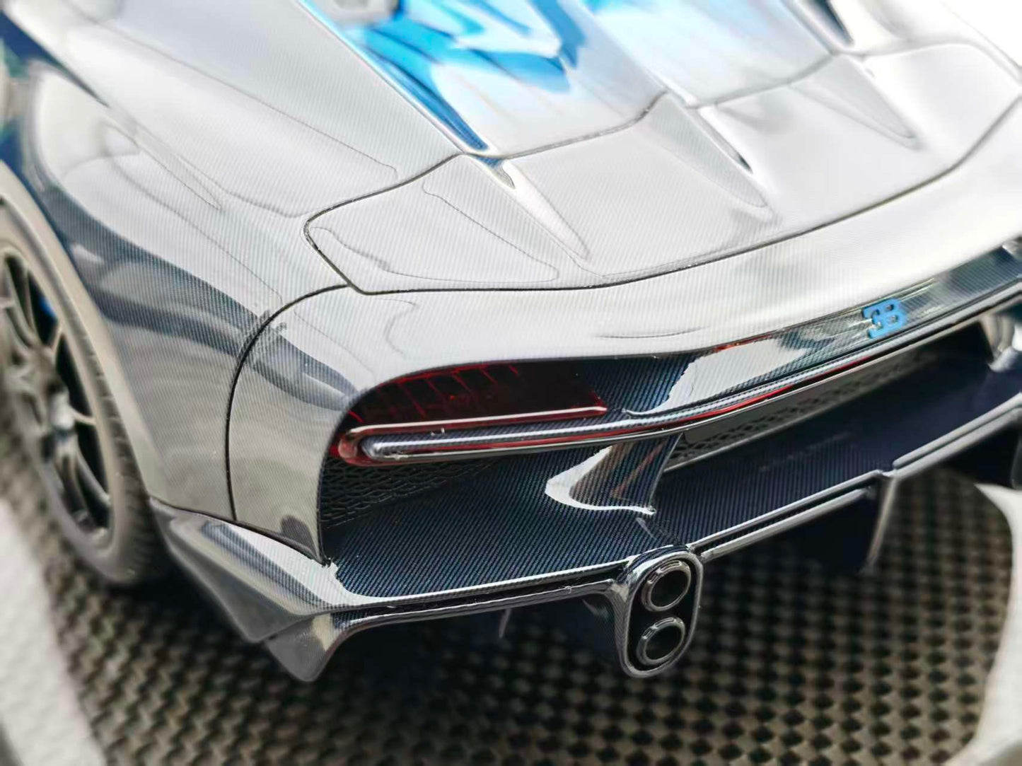 MR 1/18 Bugatti Chiron Super Sport Carbon Blue BUG012F