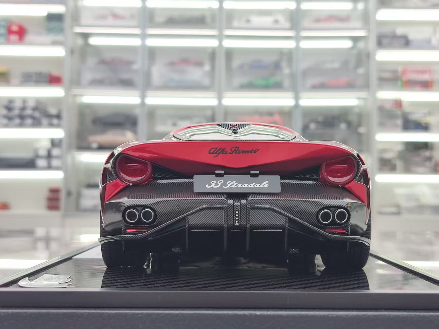BBR 1/18 Alfa Romeo 33 Stradale Carbon Base Red Car Model P18264ACH