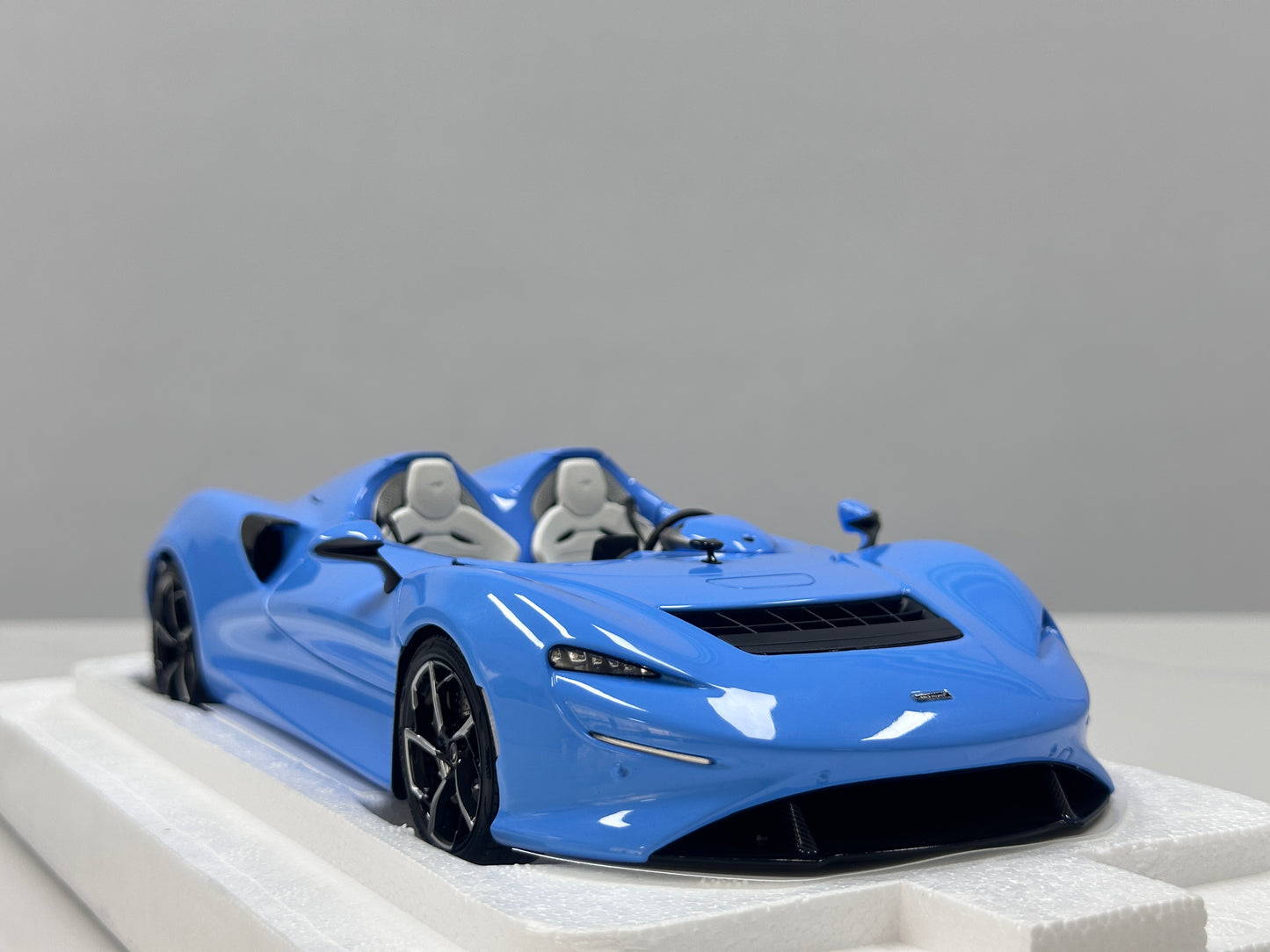 LCD 1/18 McLaren Elva Diecast Model – Sky Blue (LCD18015-BU)