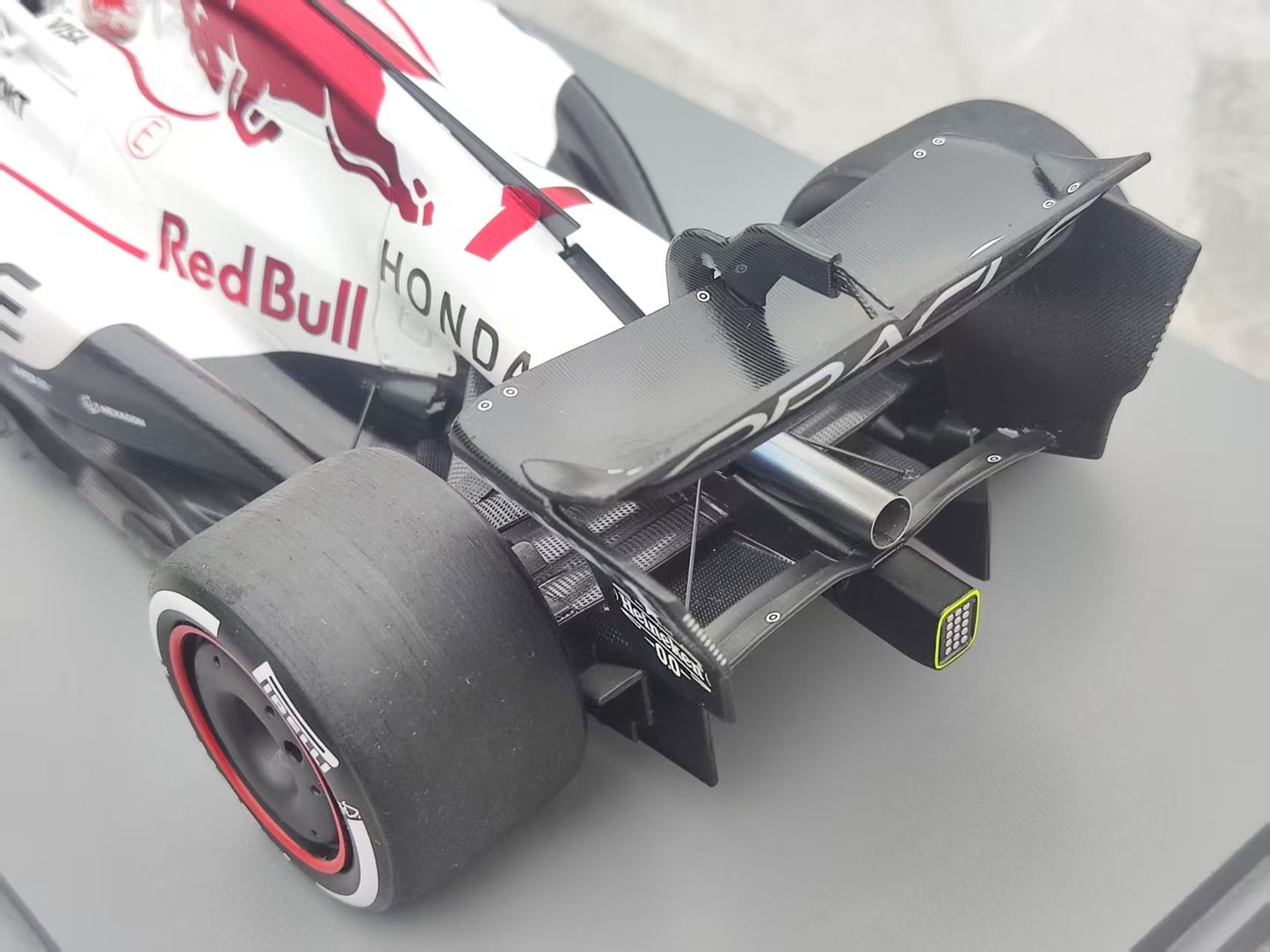 Spark 1/18 Oracle F1 RB21 2025 Japanese GP Winner #1 Verstappen White 18S1004