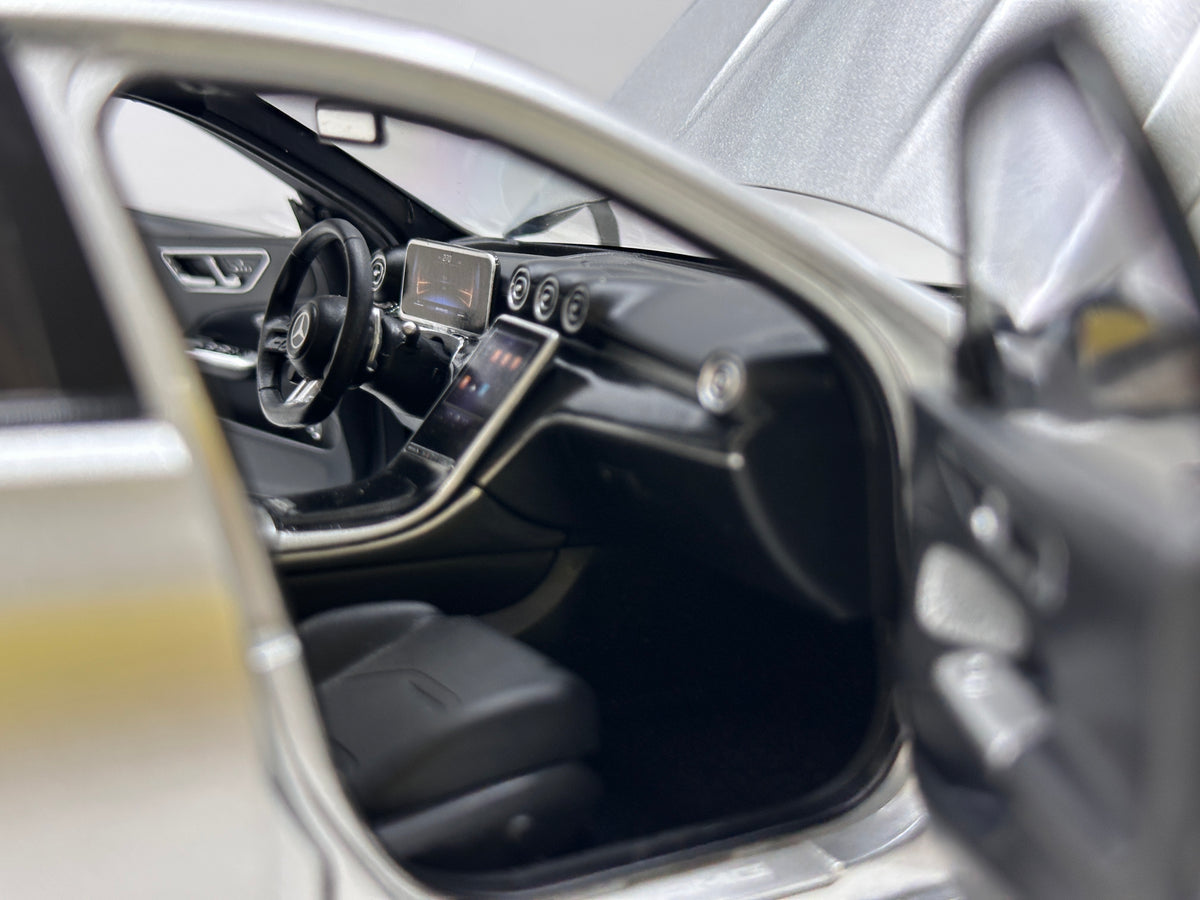 NZG 1/18 Mercedes-AMG C63 S E Performance – Tech Silver (111200055)