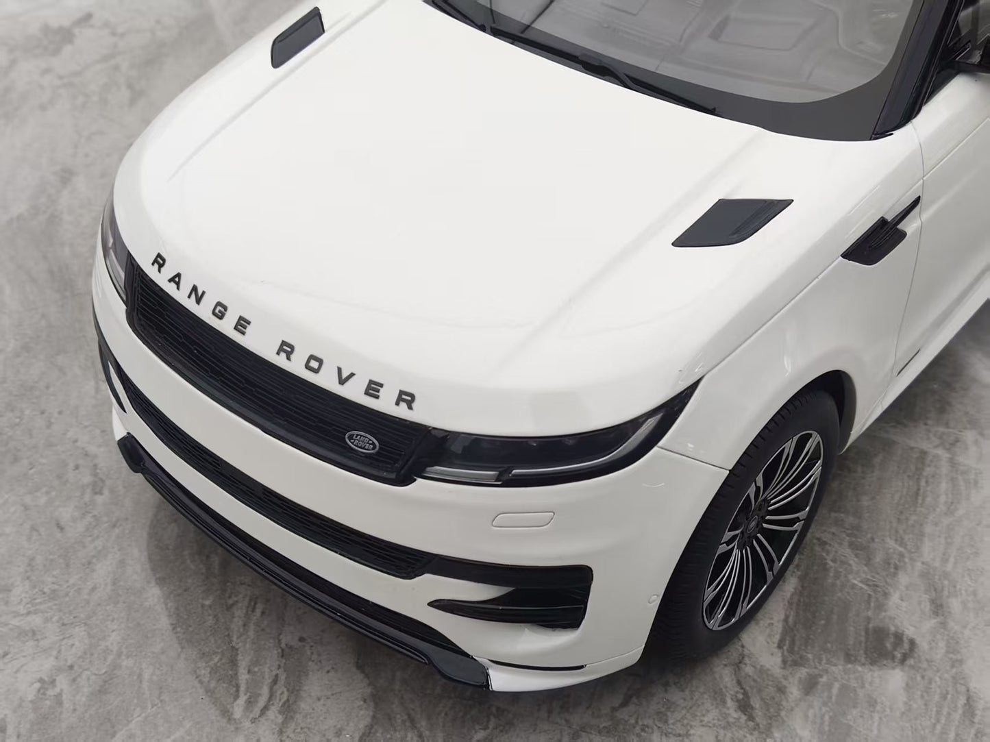 GT Spirit 1/12 Land Rover Sport P510E White GT553