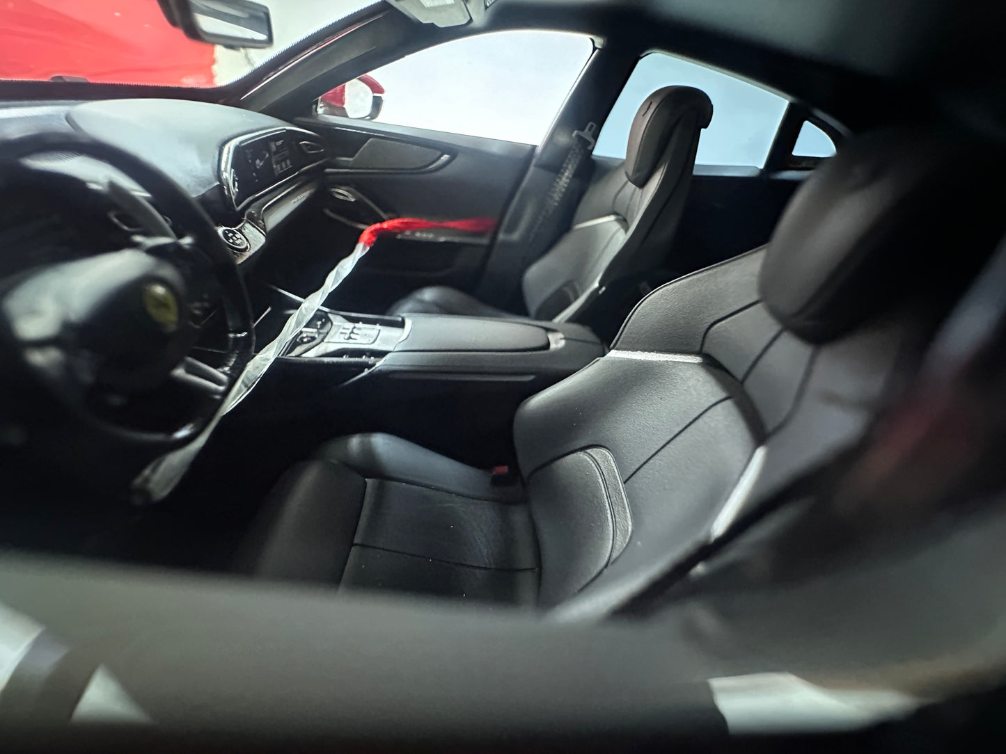 BBR 1/18 Ferrari Purosangue – Black Roof Version Carbon Fiber Base Standard Red (HE180052ACH)