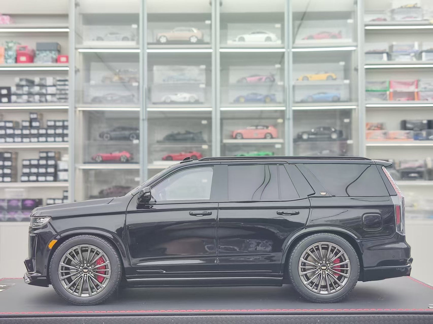 BBA MODEL 1/18 Cadillac Escalade V-Series, Gloss Black, BBA050