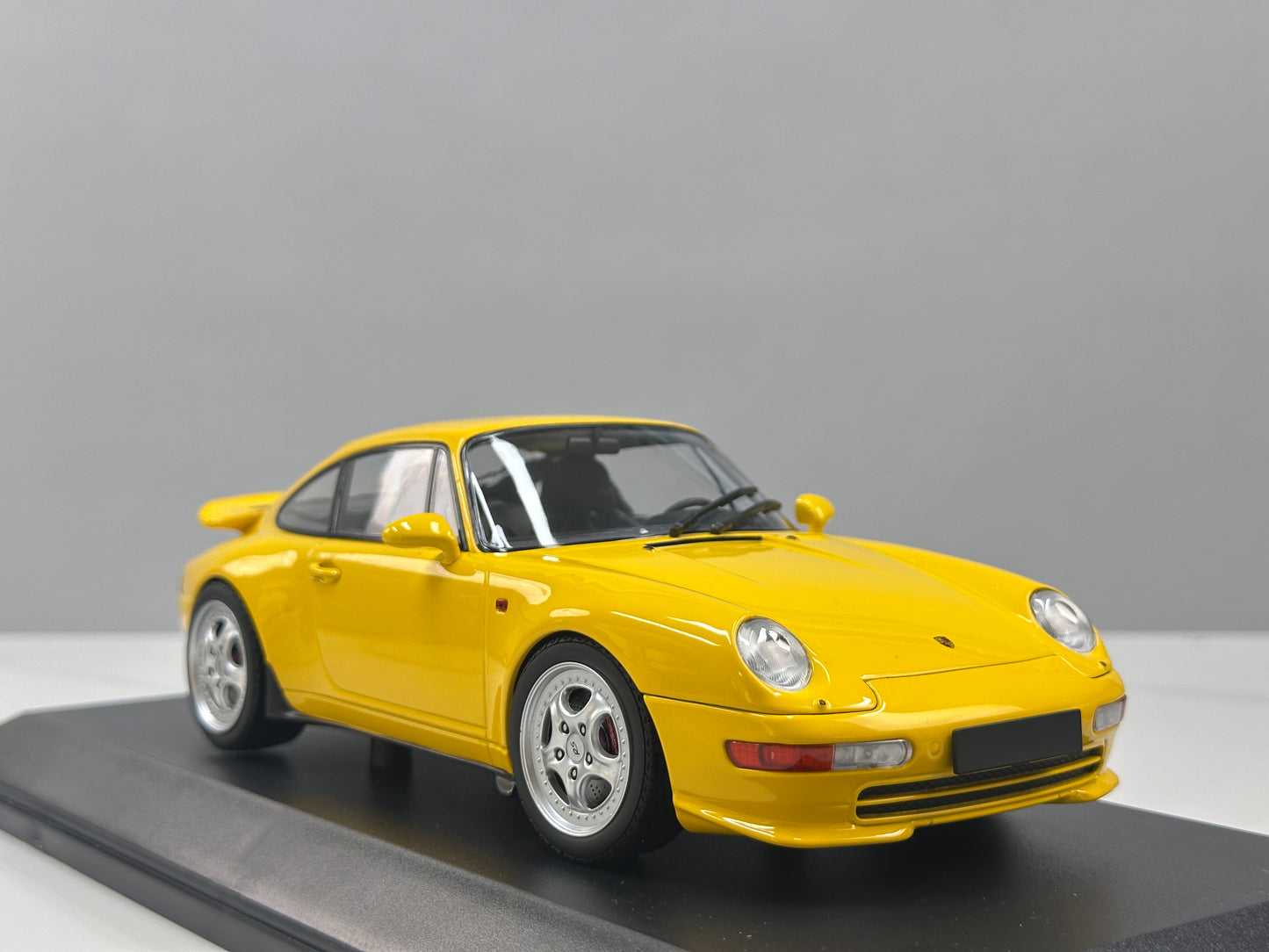 MINICHAMPS 1/18 Porsche 911 RS (993) - 1994 Yellow (155061120)