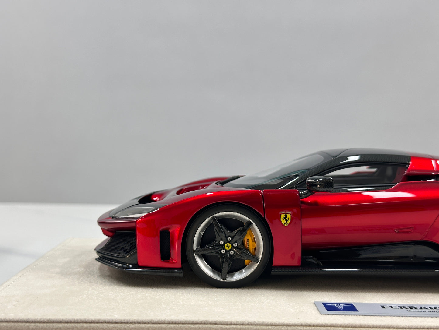 HERMES COLLECTION 1/18 Ferrari F80 – Metallic Red (HC019)