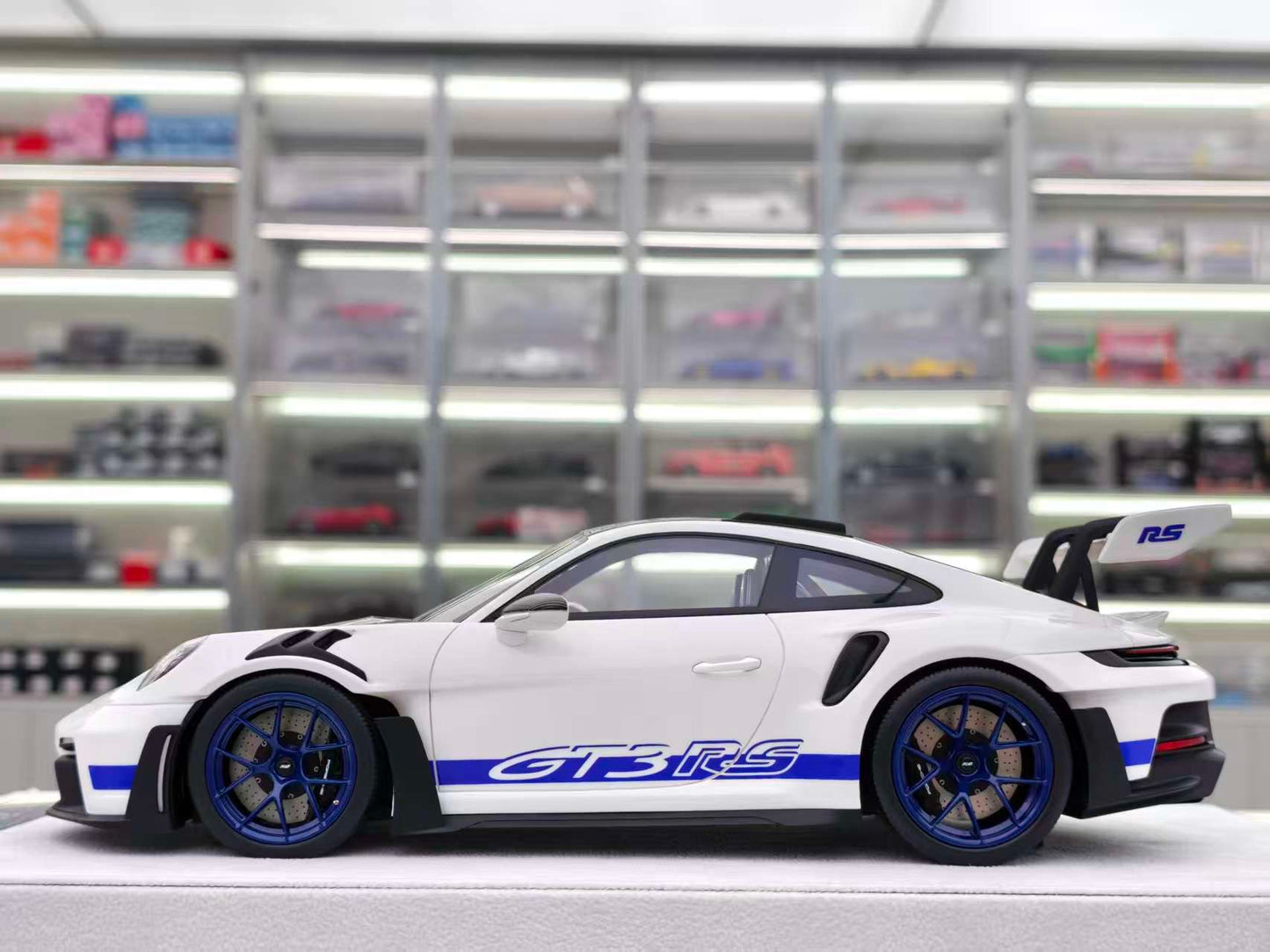 FuelMe 1/18 Porsche 992 GT3R Carrera Blue FM18010LM-02