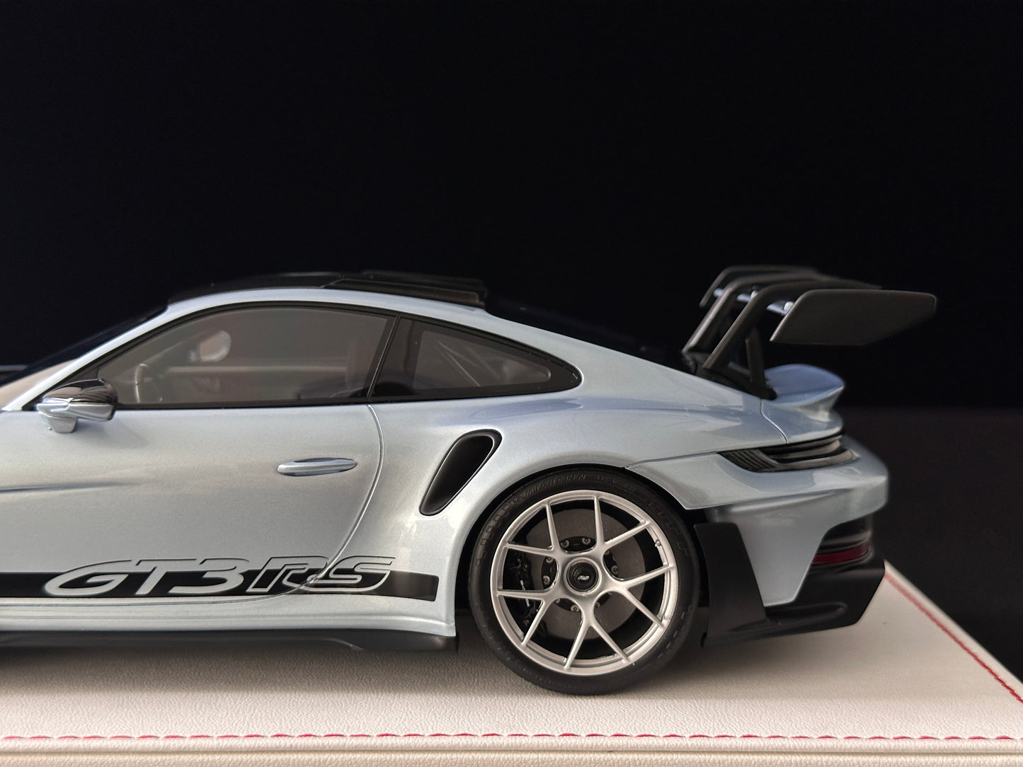 GH MODEL 1/18 Porsche 992 GT3RS Ice Blue GH016