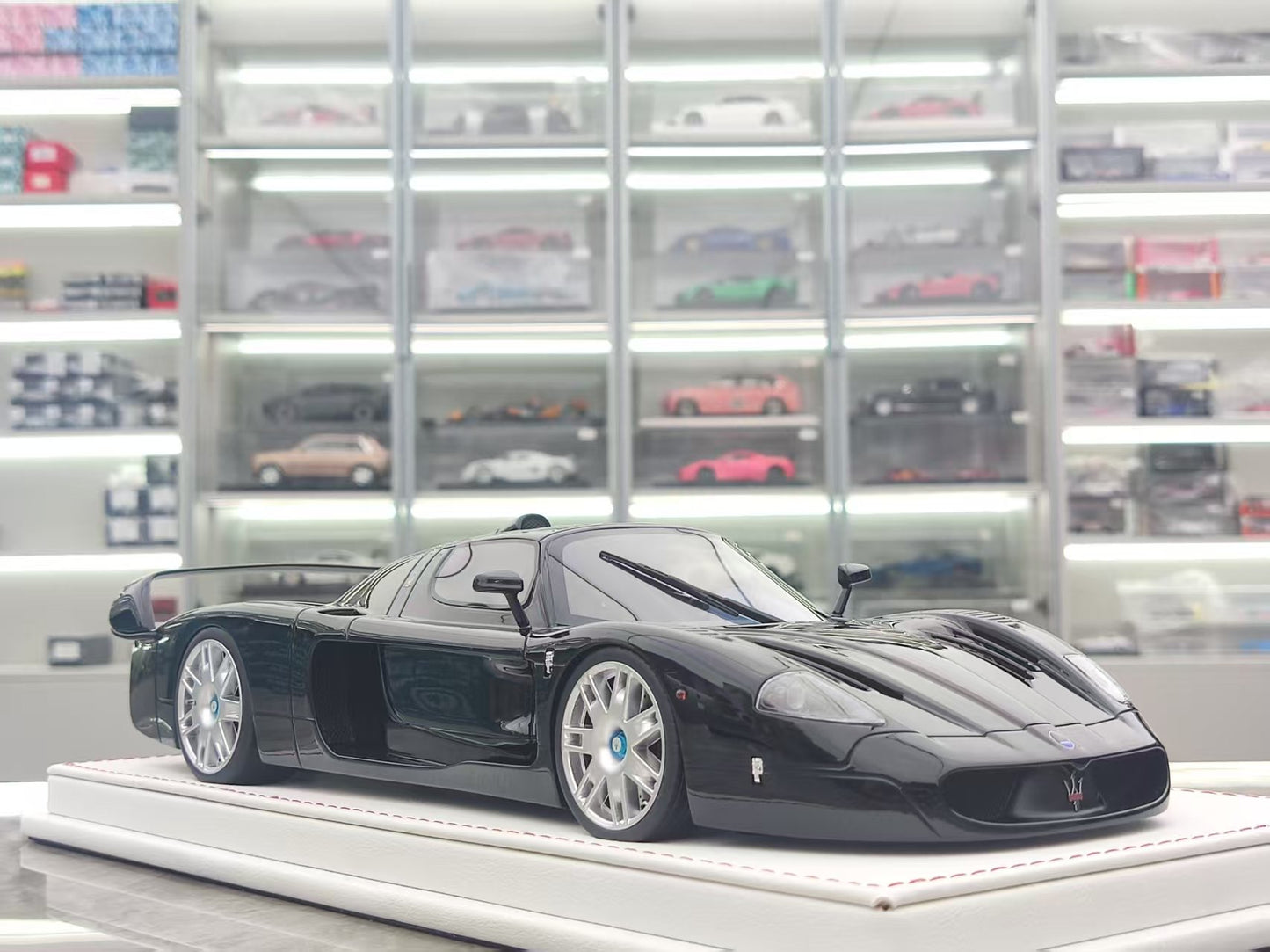 GL 1/18 Maserati MC12 Black Resin Model JS-GL023