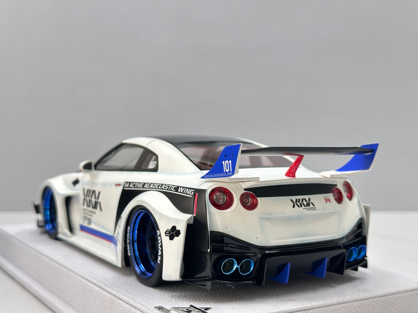 BBA MODEL 1/18 Nissan GTR 35GT-RR Gundam livery BBA062