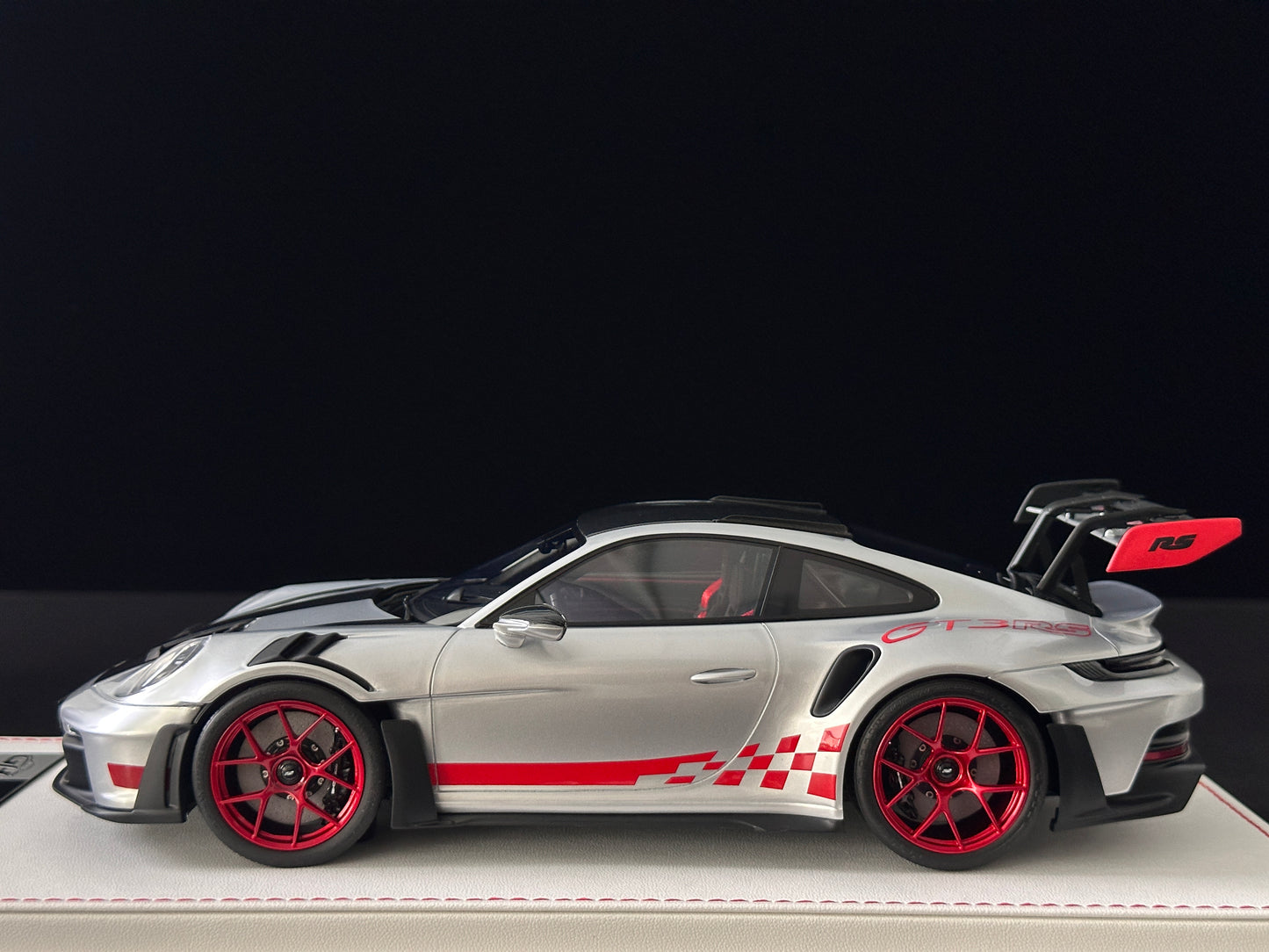 GH MODEL 1/18 Porsche 992 GT3RS Red Seals/GT Silver GH014