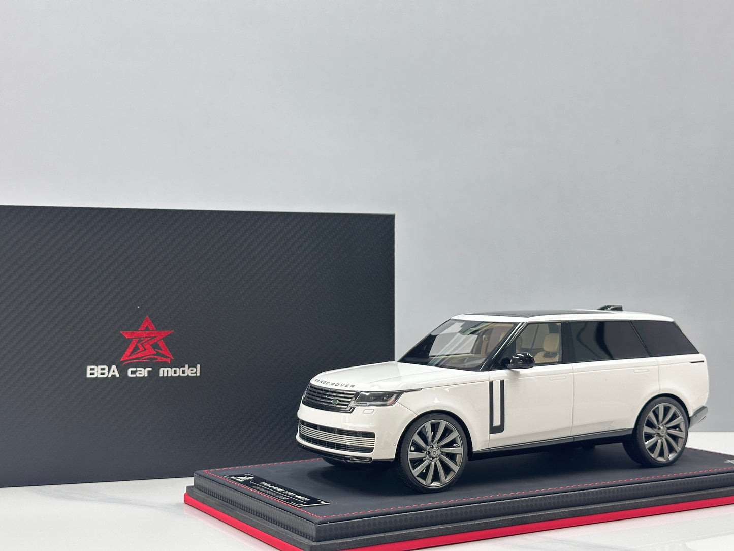 BBA MODEL 1/18 Land Rover Range Rover Autobiography Long Wheelbase White BBA070
