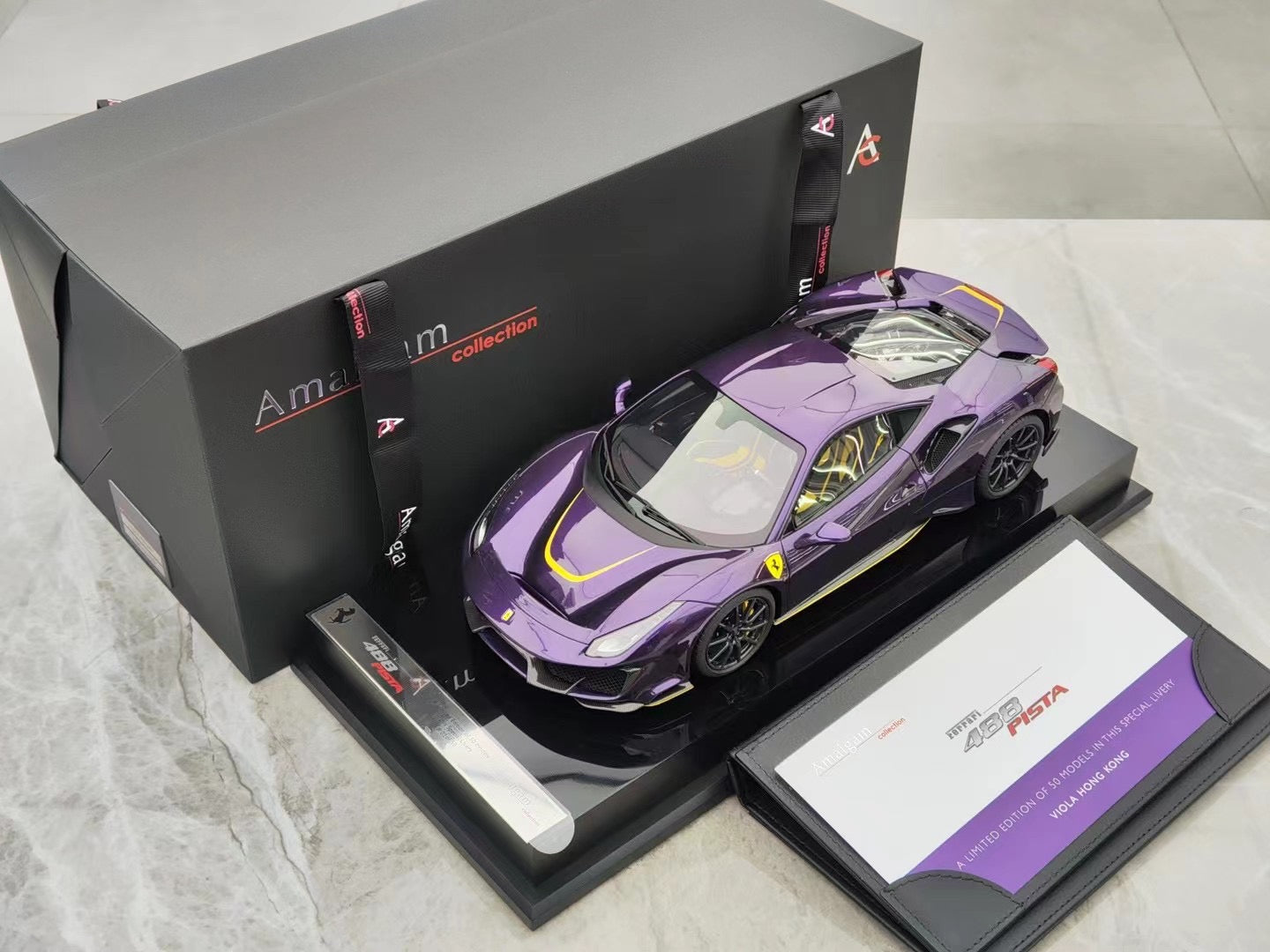 Amalgam 1/18 Ferrari 488 Pista Custom Edition Diecast Car Model