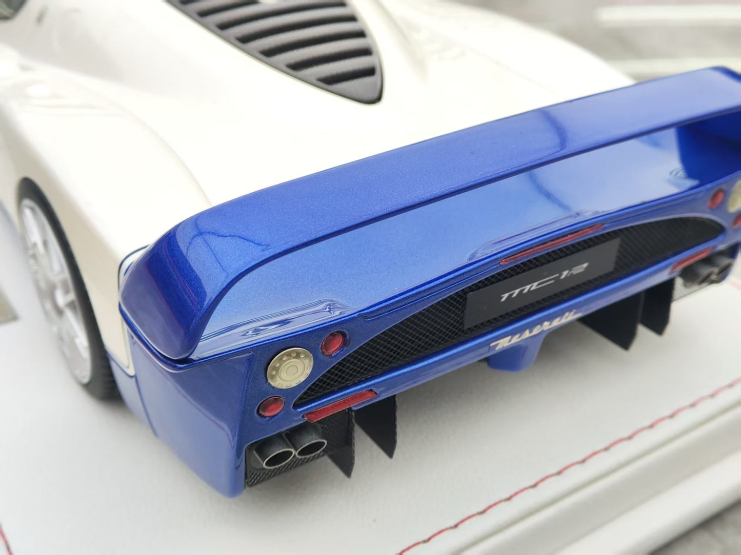 GL MODEL 1/18 Maserati MC12 Street Edition Simulation Car Model GM007