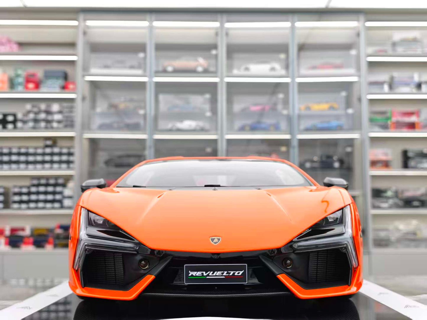 Amalgam 1/8 Lamborghini Revuelto Orange M6299-SC1