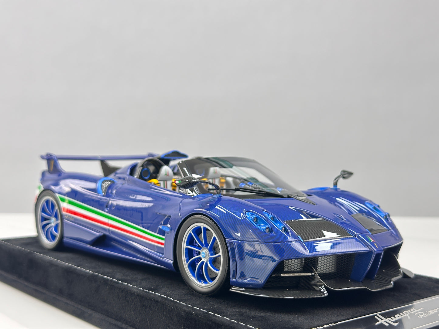 HH Model 1/18 Pagani Huayra Air Force Edition HH664