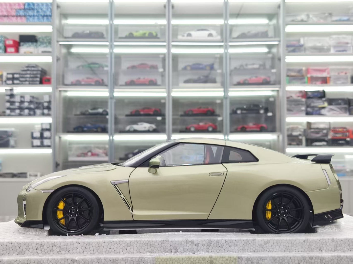 MOTORHELIX 1/18 Nissan GT-R (R35) Track Edition Engineered by NISMO T-Spec, Emerald Green, Model Car Decoration MH310