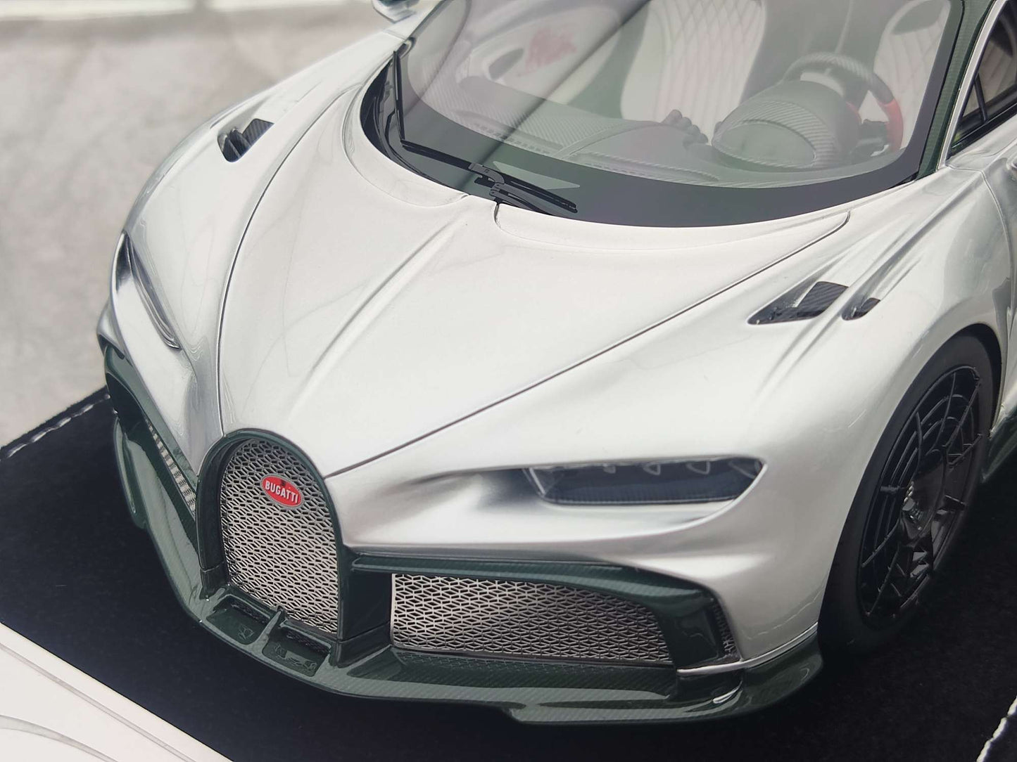 HH Model 1/18 Bugatti Chiron Pur Sport Green Rhapsody HH459