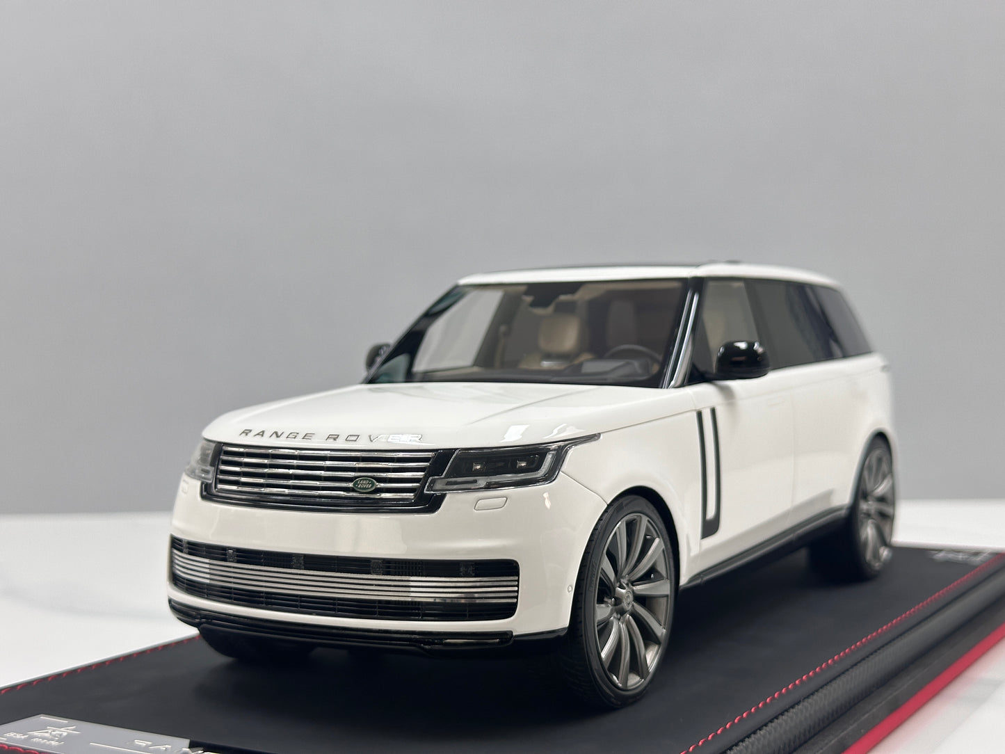 BBA MODEL 1/18 Land Rover Range Rover Autobiography Long Wheelbase White BBA070