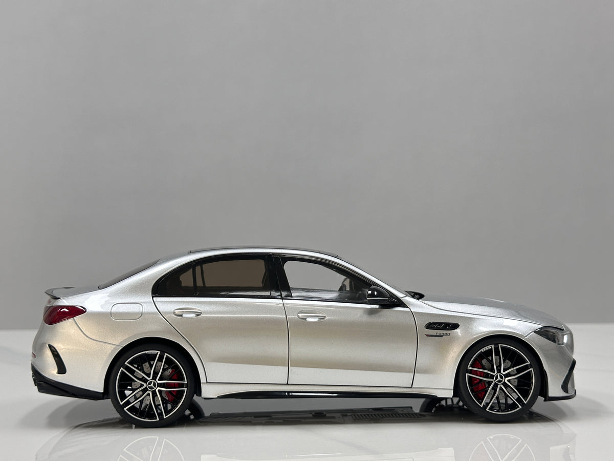 NZG 1/18 Mercedes-AMG C63 S E Performance – Tech Silver (111200055)