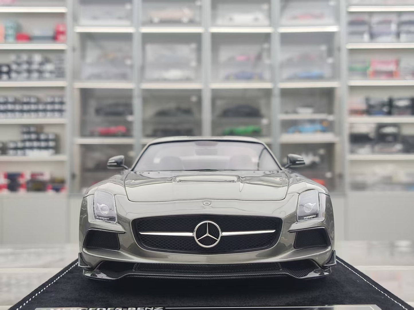 HH MODEL 1/18 Mercedes-Benz SLS Black Series Metallic Dark Gray HH579