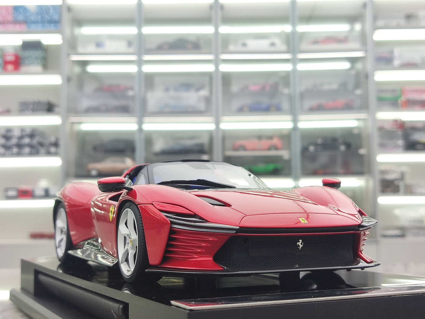 Amalgam 1/18 Ferrari Daytona SP3 Standard Red M6276-SC1