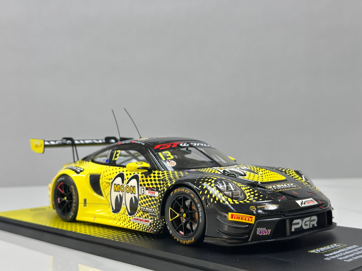 TARmac Works 1/18 Porsche 911 GT3 R – GT World Challenge Asia – Black/Yellow Livery – T18-008-25FUJ13