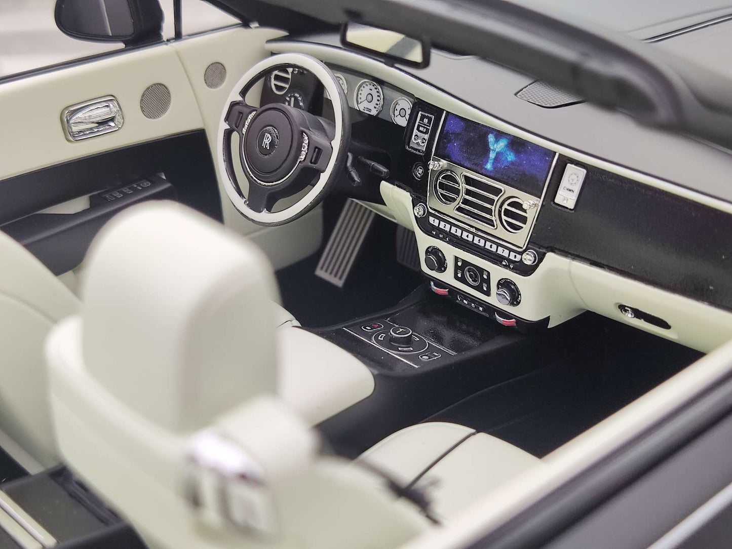 HH Model 1/18 Rolls-Royce Dawn (Matte Black) HH426