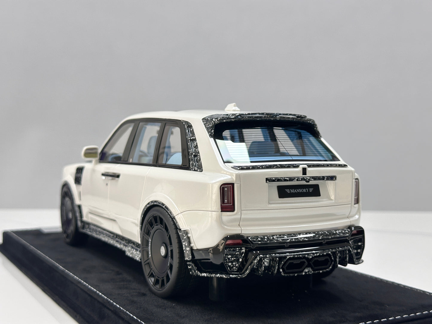 HH MODEL 1/18 Rolls-Royce Cullinan Series II MANSORY Pearl White HH698