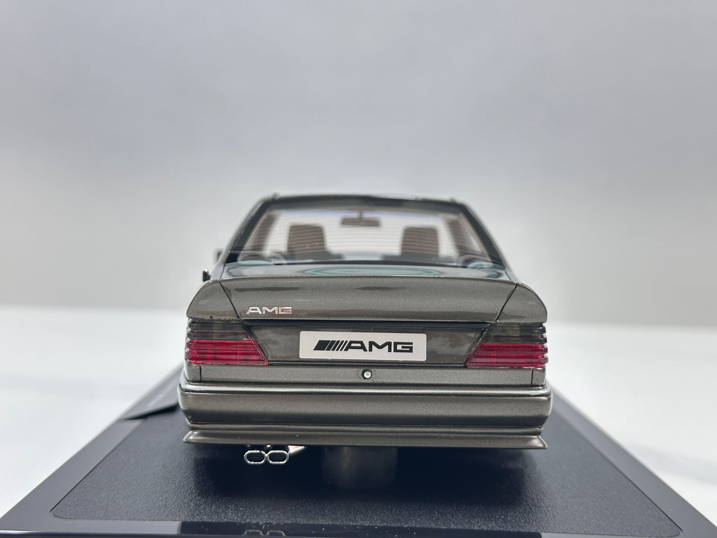 OTTO 1/18 Mercedes-Benz C124 AMG "Stance" – Anthracite Grey (OT1241)