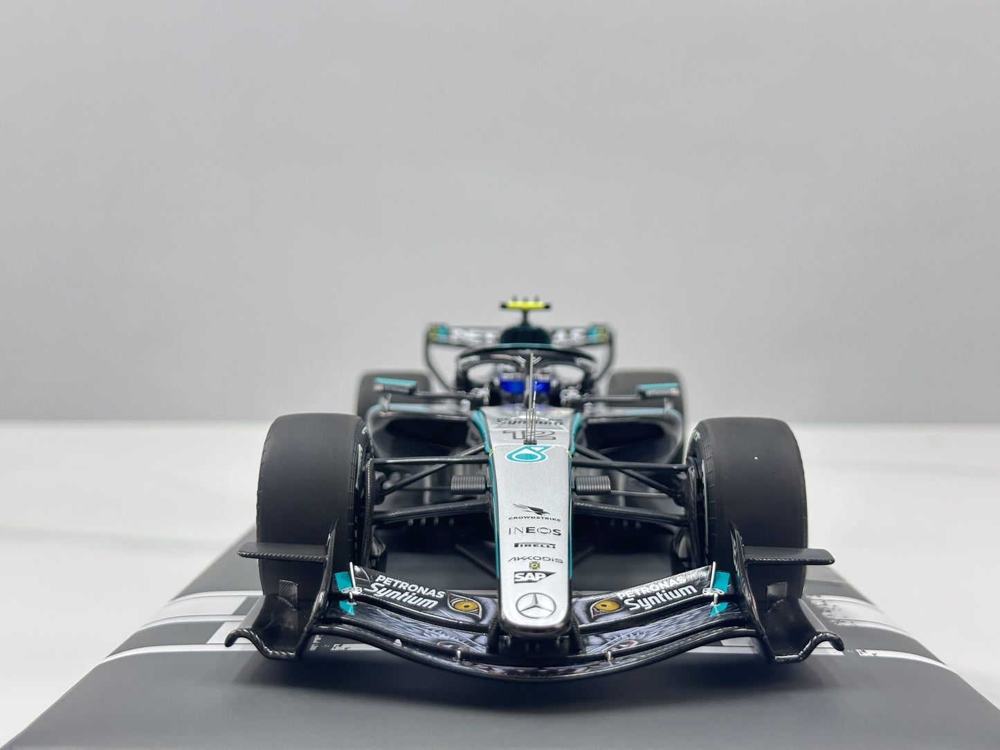 MINICHAMPS 1/18 Mercedes-AMG PETRONAS F1 Team W17 (K. Antonelli – 2026 Japanese Grand Prix Winner) – Silver Livery (117260312)