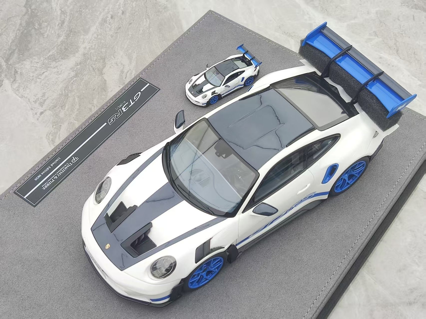 TIMOTHY&PIERRE 1/18 Porsche 911 GT3RS Sonderwunsch White with Blue Carbon TP189